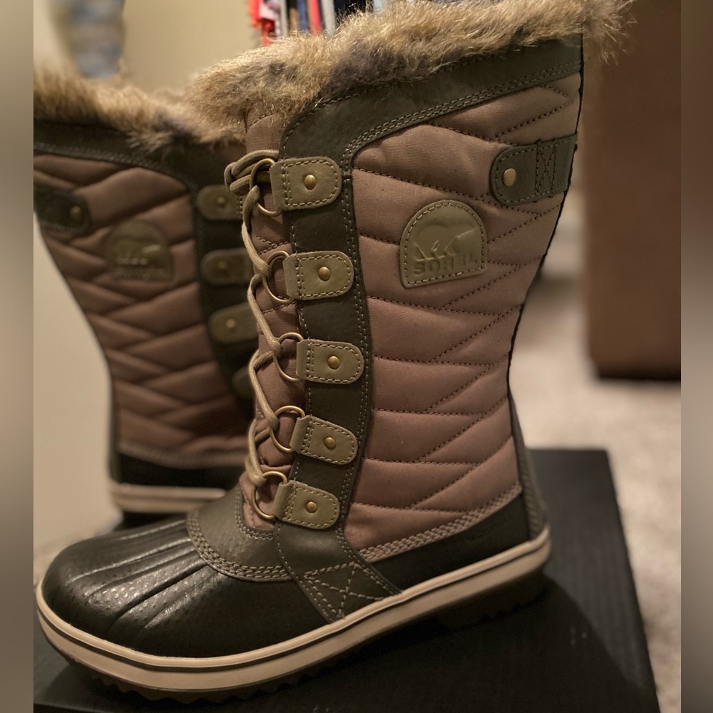 Brand new, SOREL winter boots
